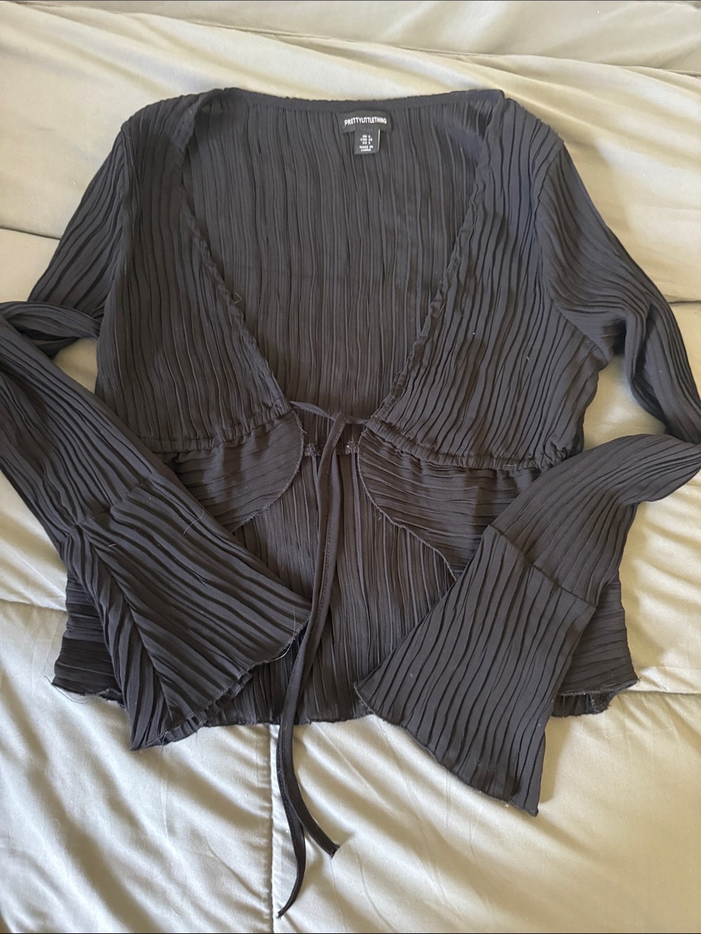 PrettyLittleThing Black Pleated V-Neck Tie-Front Top